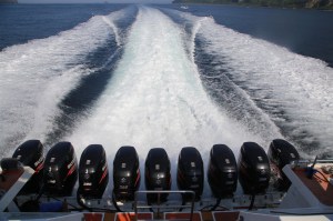 8 engines gili boat